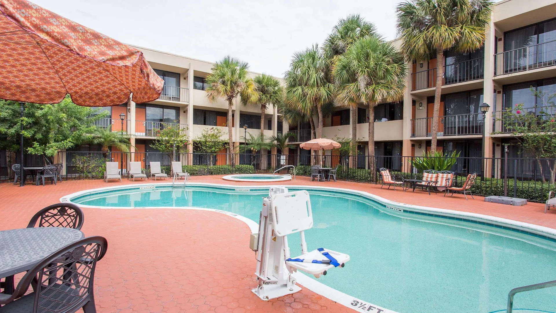 Motell Days Inn & Suites By Wyndham Orlando Airport