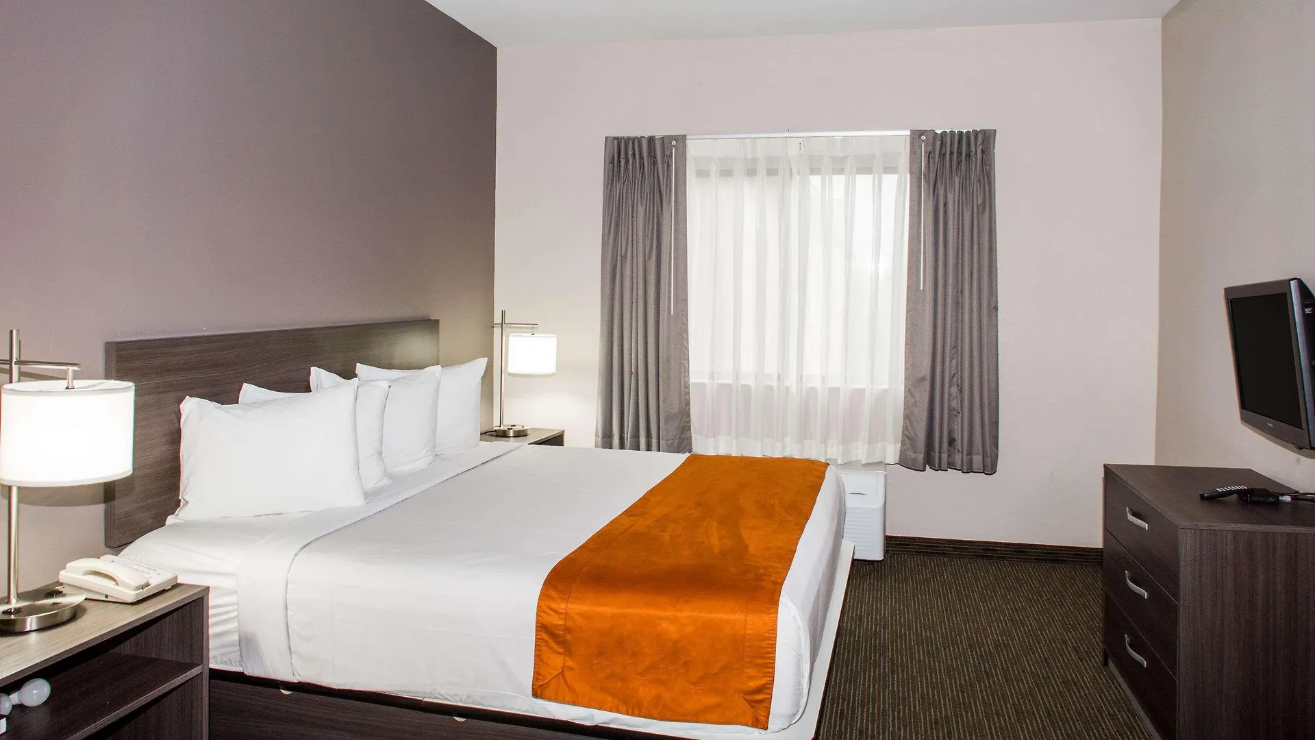 Days Inn & Suites By Wyndham Orlando Airport 2*,