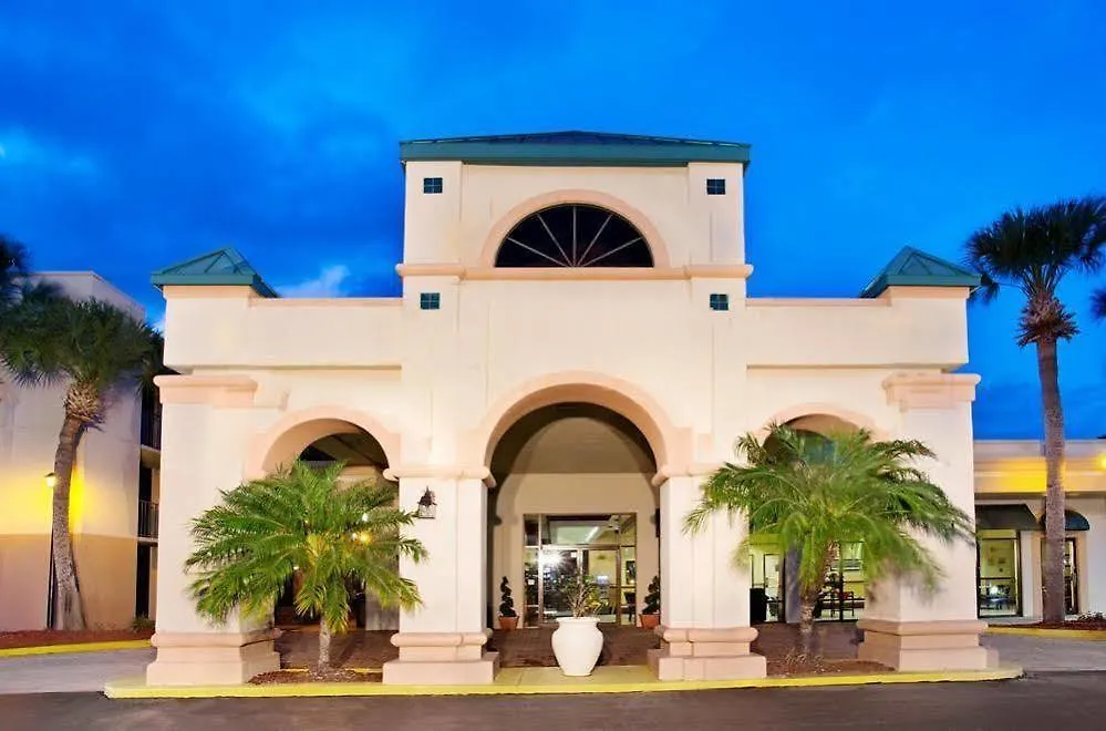 Days Inn & Suites By Wyndham Orlando Airport