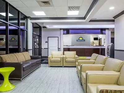 Days Inn & Suites By Wyndham Orlando Airport