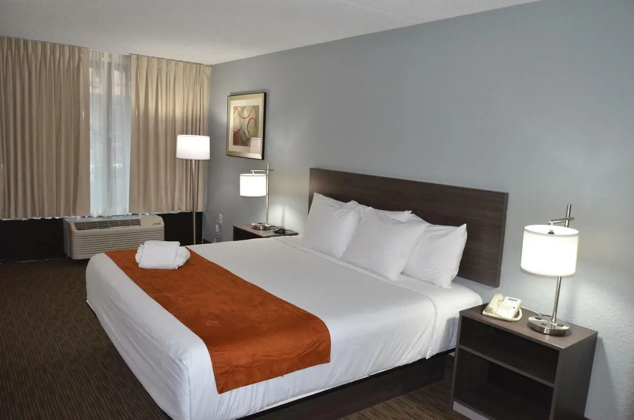 Days Inn & Suites By Wyndham Orlando Airport