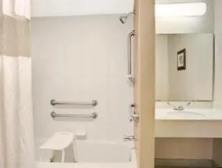 Days Inn & Suites By Wyndham Orlando Airport